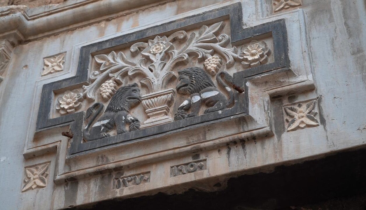 THE LIONS BY THE RIVER TIGRIS