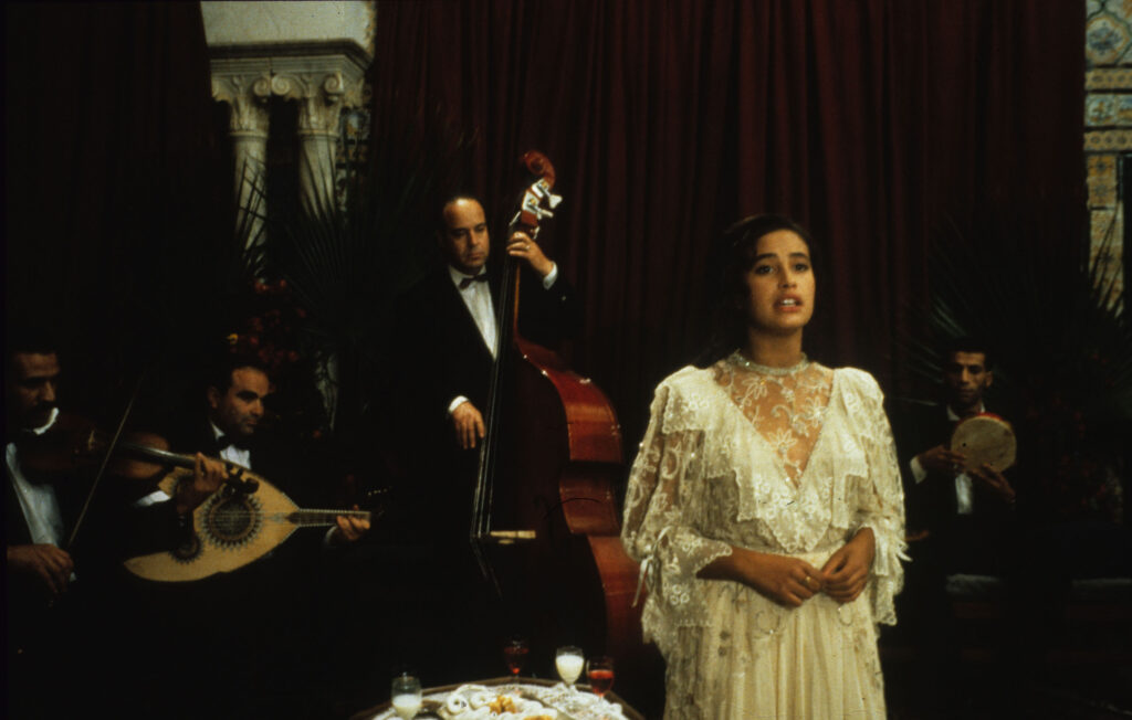 Film Les silences du palais (1994), réalisé par Moufida Tlatli